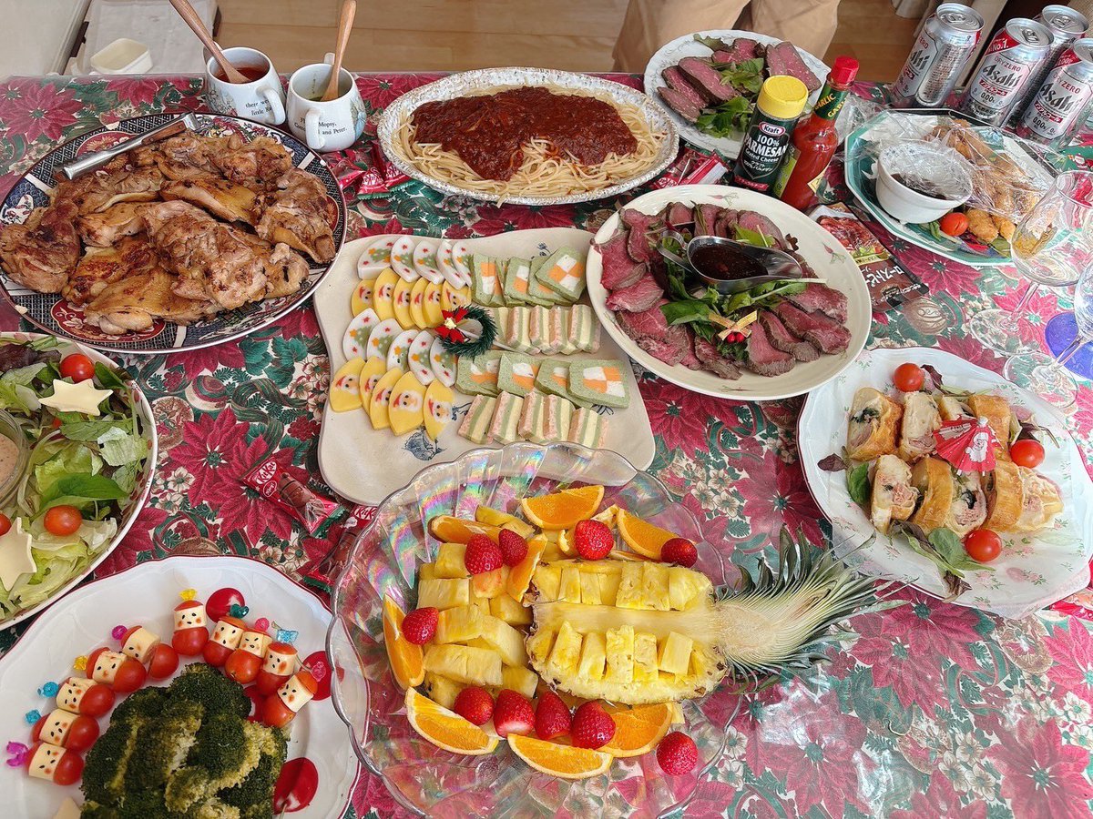 rinrinetuko's tweet photo. 毎年恒例のパピヨンクリスマスパーティー🎄をしました。10パピちゃんが集まって楽しい時間過ごせました♪
可愛いパピちゃんと優しいパパママさんと幸せなひとときを過ごしました https://t.co/P2F2NRHVxr