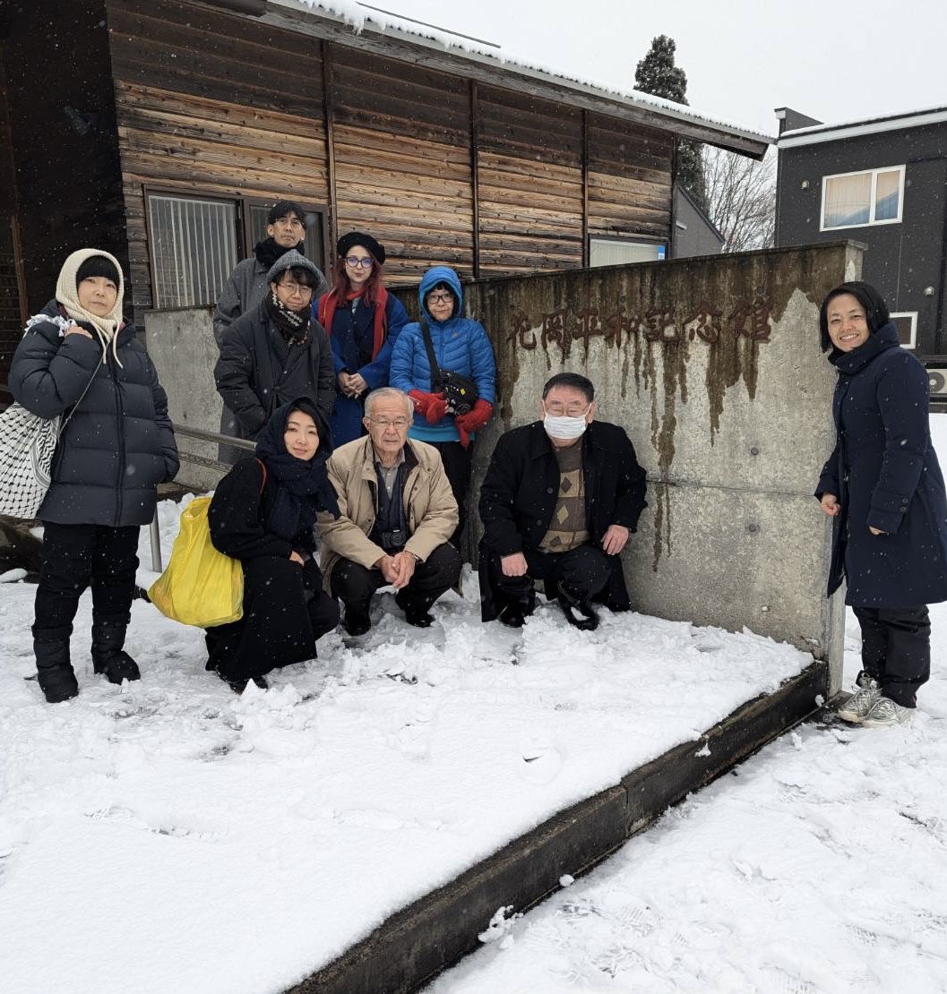宮城教育大学の山内明美さんと共に、花岡事件踏査のために秋田県大館市を訪れました。
『花岡ものがたり』の版木を見せてもらうという貴重な経験も。
