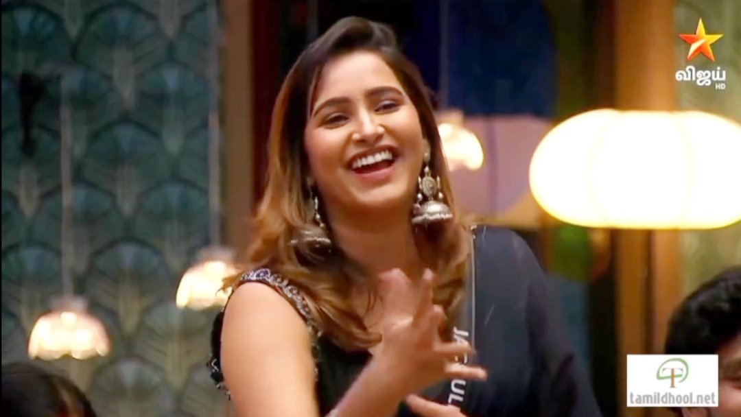 michaelarun_m's tweet image. #Biggbosstamil8

After #VJS roasted #GoaGuys and that week #Jacqulinelydia𓃵 nominated #Soundariya by telling a reason

" She unwantedly interferes in between me and #Tharshika by using the friendship "

How would "X" reacted if it so... Especially #Soundariya fans...???