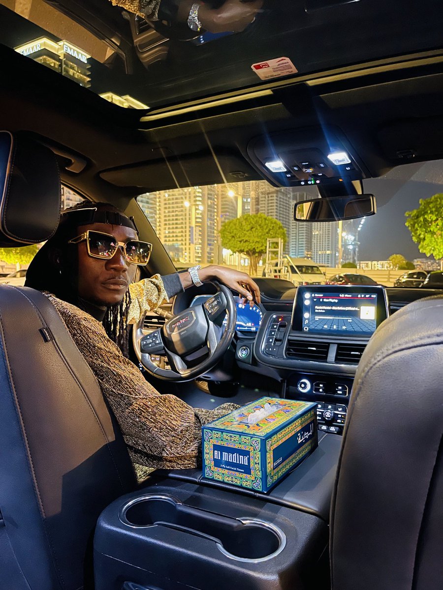 ZizaBafanaUg's tweet photo. Do not mix drinking and driving: AKATEGEDE KUBILA MUKAMA ENGAL🙏 https://t.co/LrRdFVEHre