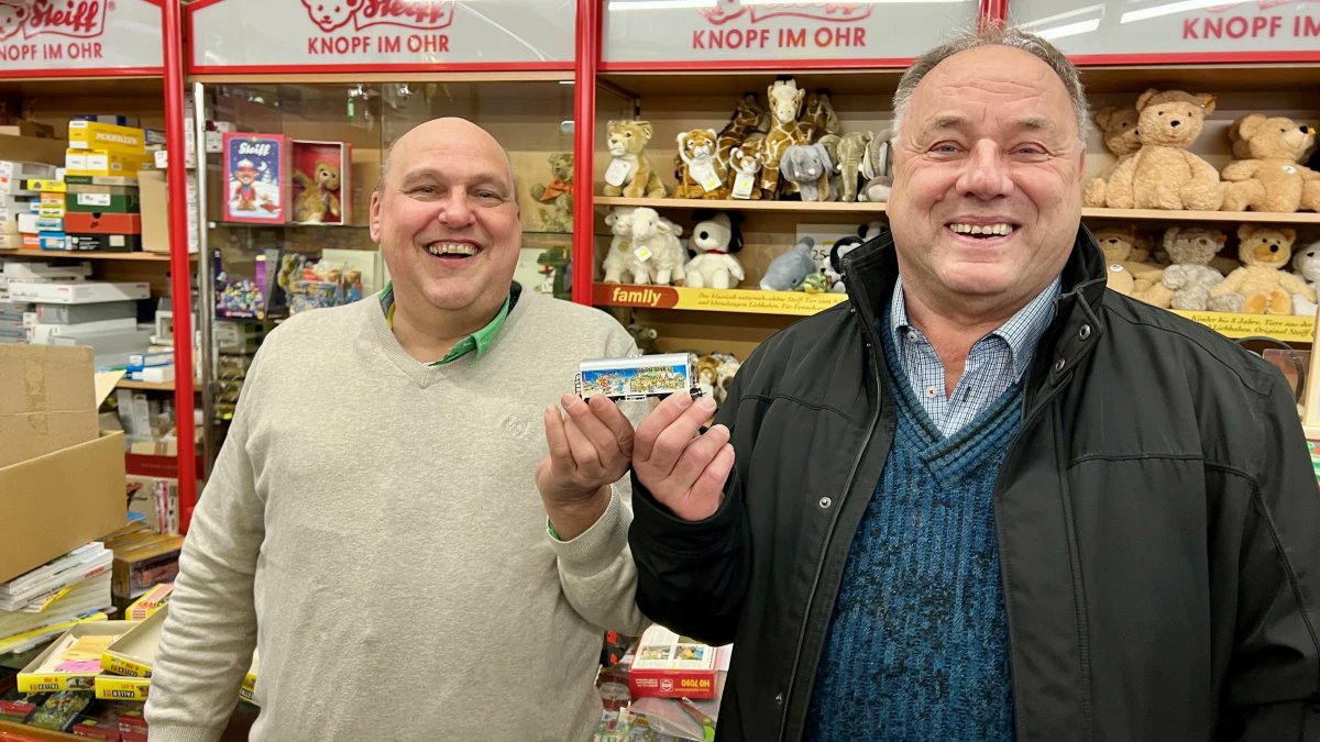 SWPde_bot's tweet image. #SWPPlus #Spielwaren #LEGO #Weihnachtswaggon Einkaufen in #Ulm: #Spielzeugwelten und Sammlerstücke swp.de/lokales/ulm/ei…