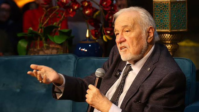 İlber Ortaylı: Münbiç bir Kürt şehri değildir.  

Kürtler üzerinden oyun kurmaya çalışan Amerikalıların, bu kavim hakkında herhangi bir bilgiye sahip olduklarını sanmıyoruz.