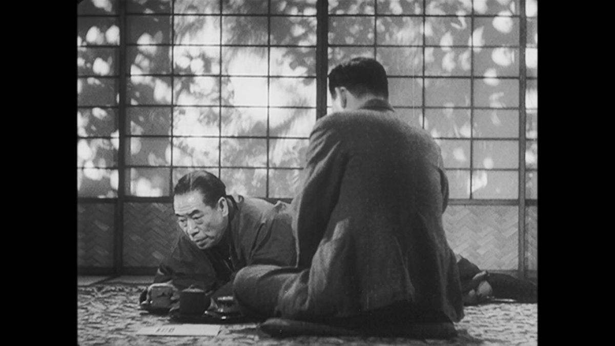 黒澤明監督『生きる』(1952)
25年ぶりに再見。脚本と演技と画を対比的に構成して止揚する力が凄い。昔はその手付きに作為を感じて好みじゃなかったけど、今はこんなに高次元にそれを完遂している映画もないと思える。三すくみみたいに各々が立つ場面が物語と一致してアンサンブルになっている。