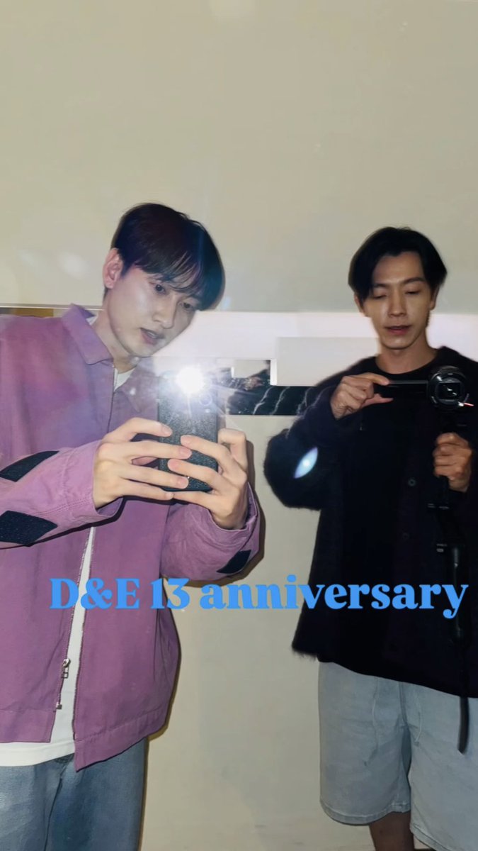 elf_hasu's tweet photo. 디앤이가 벌써 13주년이래~~~~~~💙💙 https://t.co/dMBy8jHyX4