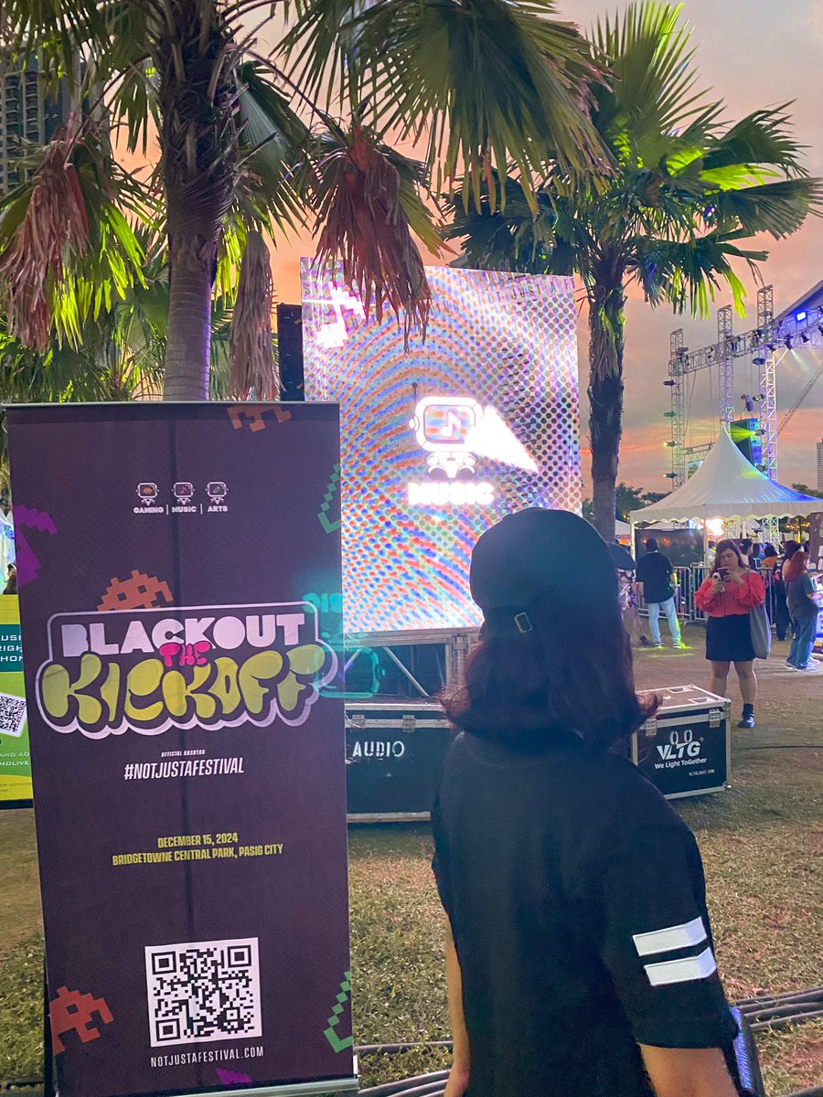 stellaritsky's tweet photo. Congratulations to everyone who made BLACKOUT: THE KICKOFF #NotJustAFestival, a success!! 🖤 Thank you for having me Blackout! See you again next year ˶ᵔ ᵕ ᵔ˶
#getAMPLFYED #OneFam #TrulyTopTier #BlackoutTheKickOff https://t.co/fX5kse6QRn