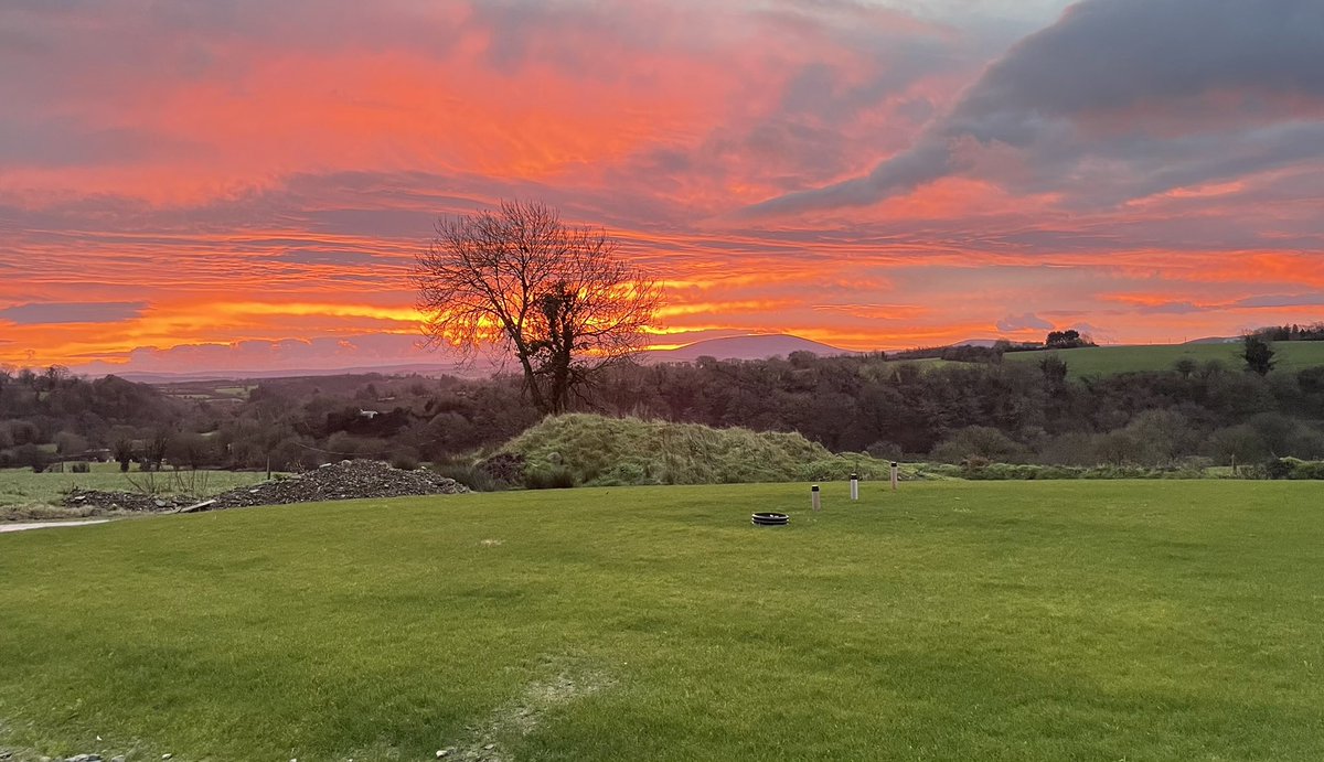 cullen_doc's tweet photo. @CarlowWeather A bit more fire here!! https://t.co/7JN14lcBCc