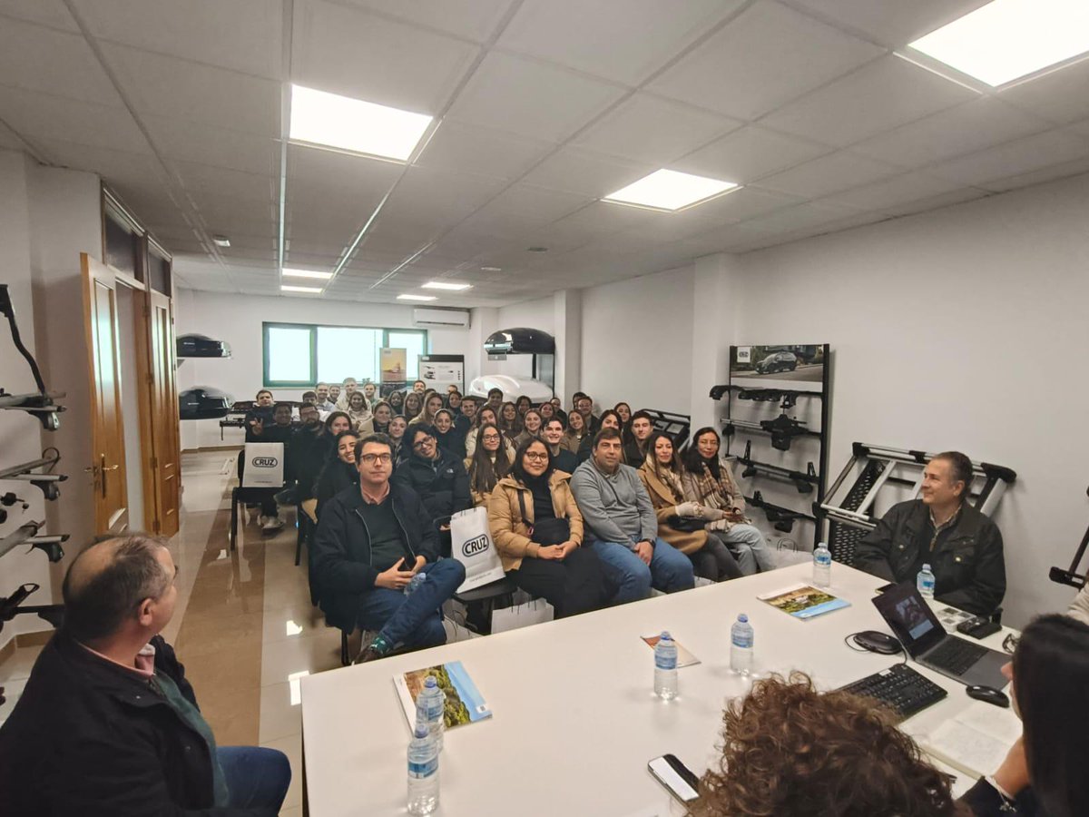 ucoidep's tweet photo. 🚛✨ Alumnos de MBA y Comercio Exterior de la UCO visitan Cruzber en Rute. Una experiencia clave para conectar la formación académica con la realidad empresarial. 🌍💼 ¡Gracias, Cruzber! 🚀 #MBAUCO #UCO https://t.co/Fe0NWZEYM4