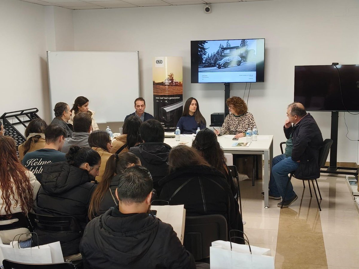 ucoidep's tweet photo. 🚛✨ Alumnos de MBA y Comercio Exterior de la UCO visitan Cruzber en Rute. Una experiencia clave para conectar la formación académica con la realidad empresarial. 🌍💼 ¡Gracias, Cruzber! 🚀 #MBAUCO #UCO https://t.co/Fe0NWZEYM4