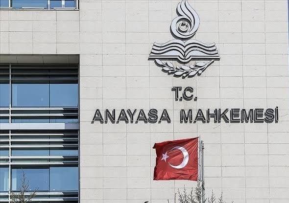 Cevap hakkı…

Eğitim-İş yöneticilerinin bir kısmı,Sosyal medya paylaşımlarında şahsımın ismini kullanarak sorular sormuşlar.
-biz ömk ya karşıydık siz ömk çıksın dediniz diye sormuşlar?
✅Cevap;evet biz başından beri ömk çıksın dedik,içeriği tam anlamıyla istediğimiz şekilde