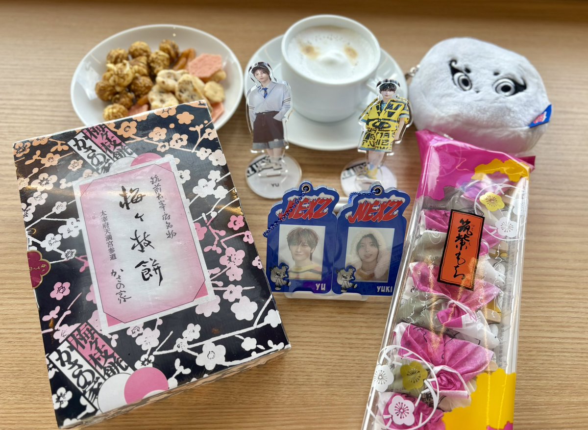 secchiee1's tweet photo. 聖地巡礼in福岡~12/16~
＊モヤが食べてたプリンを同じ席で@WHITE GLASS COFFEE
＊Photoism@キャナルシティ
   (福岡を記念してユウと❤️ポーズ失敗🫣)
＊ラーメン@ひるとよる
＊梅ヶ枝餅や筑紫餅etc購入@福岡空港
#NEXZ #福岡 #聖地巡礼
ミューバンの感想はまた後ほど☺️ https://t.co/Ow8r0K4hQ2