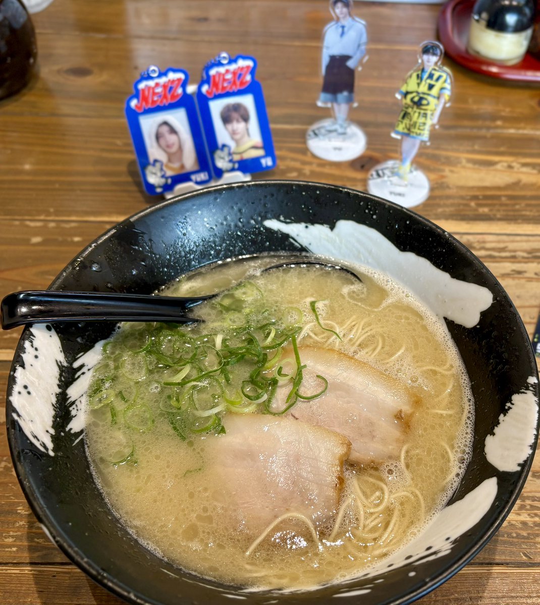 secchiee1's tweet photo. 聖地巡礼in福岡~12/16~
＊モヤが食べてたプリンを同じ席で@WHITE GLASS COFFEE
＊Photoism@キャナルシティ
   (福岡を記念してユウと❤️ポーズ失敗🫣)
＊ラーメン@ひるとよる
＊梅ヶ枝餅や筑紫餅etc購入@福岡空港
#NEXZ #福岡 #聖地巡礼
ミューバンの感想はまた後ほど☺️ https://t.co/Ow8r0K4hQ2