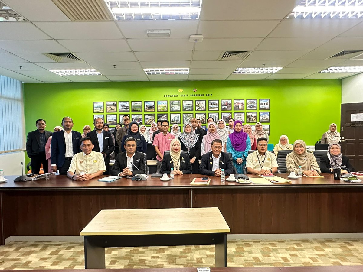 CKBA2 JKR (@ckba2_jkr) on Twitter photo Alhamdulillah selesai sudah Kunjungan Hormat <a href="/TkpkrBangunan/">PEJABAT TKPKR (Sektor Bangunan)</a> YBhg. Dato' Ir. Ibrahim Bin Esa bersama pegawai-pegawai di <a href="/CKBA2_JKR/">CKBA2 JKR</a> pada 16 Dis 2024
<a href="/moworksmy/">Kementerian Kerja Raya Malaysia</a>
<a href="/IPJKR_Official/">JKR Malaysia Rasmi</a>
<a href="/RoslanisE/">Roslan bin Ismail</a>
<a href="/IEsa2018/">IbrahimEsa2018</a>
<a href="/Shahrom_007/">Mohd Shahrom</a>
<a href="/IrZulkifli3/">Ir Zulkifli Abdul Rashad</a>
<a href="/BaizuraSBMN/">Siti Baizura binti Mohamad Noor</a> Alhamdulillah selesai sudah Kunjungan Hormat <a href="/TkpkrBangunan/">PEJABAT TKPKR (Sektor Bangunan)</a> YBhg. Dato' Ir. Ibrahim Bin Esa bersama pegawai-pegawai di <a href="/CKBA2_JKR/">CKBA2 JKR</a> pada 16 Dis 2024
<a href="/moworksmy/">Kementerian Kerja Raya Malaysia</a>
<a href="/IPJKR_Official/">JKR Malaysia Rasmi</a>
<a href="/RoslanisE/">Roslan bin Ismail</a>
<a href="/IEsa2018/">IbrahimEsa2018</a>
<a href="/Shahrom_007/">Mohd Shahrom</a>
<a href="/IrZulkifli3/">Ir Zulkifli Abdul Rashad</a>
<a href="/BaizuraSBMN/">Siti Baizura binti Mohamad Noor</a>