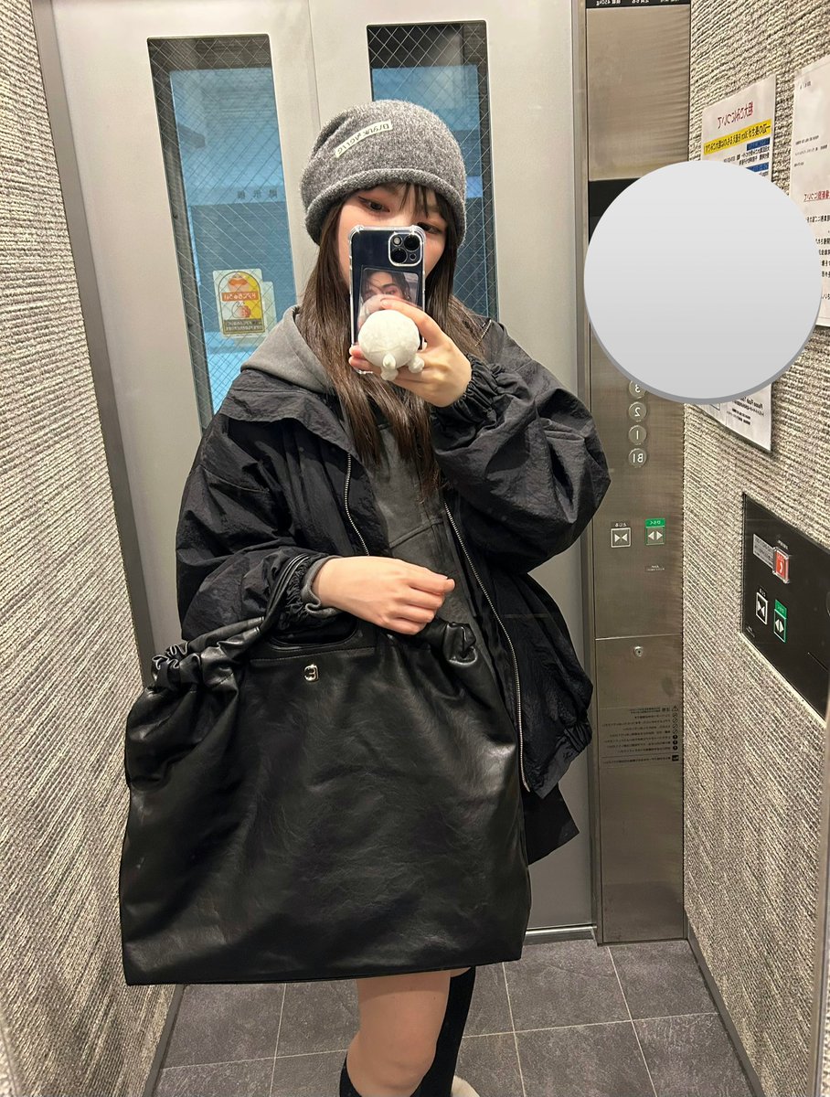 ilyip_'s tweet photo. 大きいバッグが好きなのでelnoiのバッグを愛用中👜軽いし最高∩^ω^∩

#elnoi #aluu #amood #アムード #pr https://t.co/l2Ax5YboJY