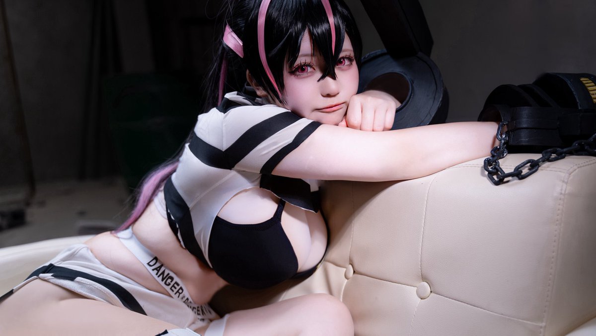 nicami_baby's tweet photo. 〈Cosplay〉

勝利の女:NIKKE  ／ クエンシー
Quency　퀀시
．

　教官様の理想のタイプは？

　　　　　　　 急に気になっちゃって。

．

#NIKKEcosplay     #勝利女神妮姬 #니케 https://t.co/PVdQcrGqeF