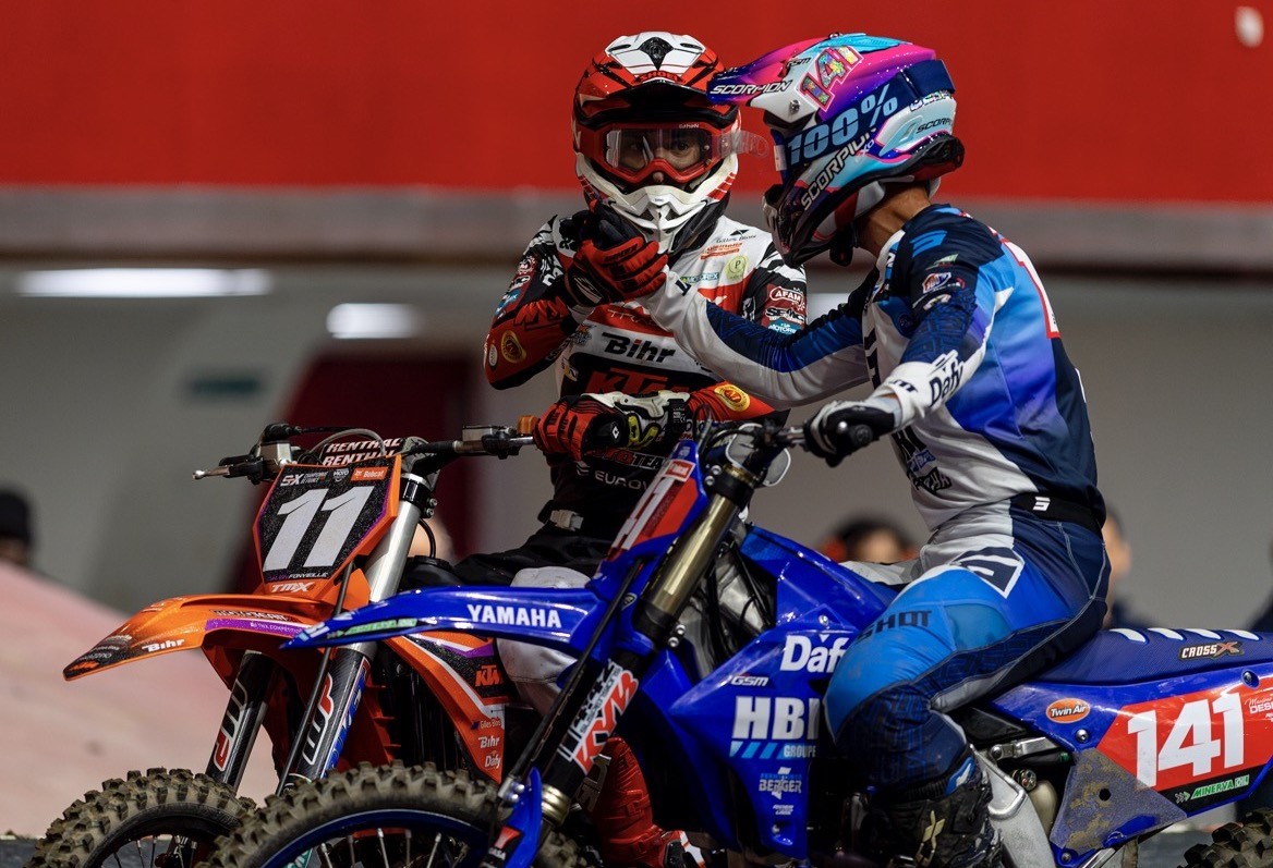 YamahaMotorFr's tweet photo. #SXTour – 13-14 décembre 2024
Grenoble-38 (9/9) : #GregAranda (#YZ450F) et #MaximeDesprey (#YZ250F) Champions de France pour la 2e année consécutive !
Tous les résultats➡️https://t.co/ozglvO4yVb
#YamahaRacing | #Yamalube https://t.co/T0L0bHqoKj
