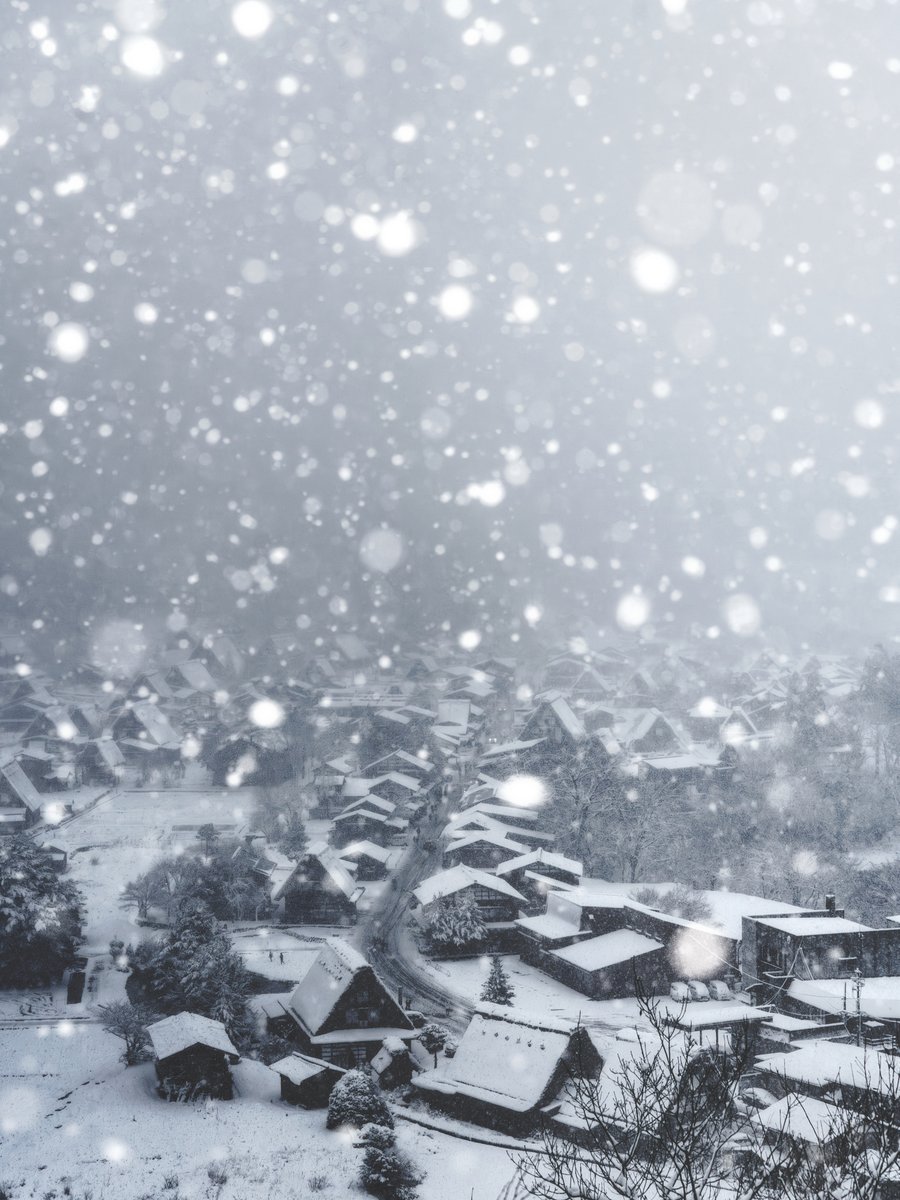 haruhara_kun's tweet photo. 雪の白川郷、これ日本むかしばなしでみたやつだ https://t.co/mLzfMhwWmz