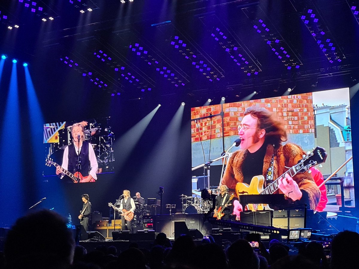 EHC_Babe's tweet photo. @PaulMcCartney Thank you for two very emotional, unforgettable and great nights in Manchester.💕💞💓💗 https://t.co/lv4AeYqrDg