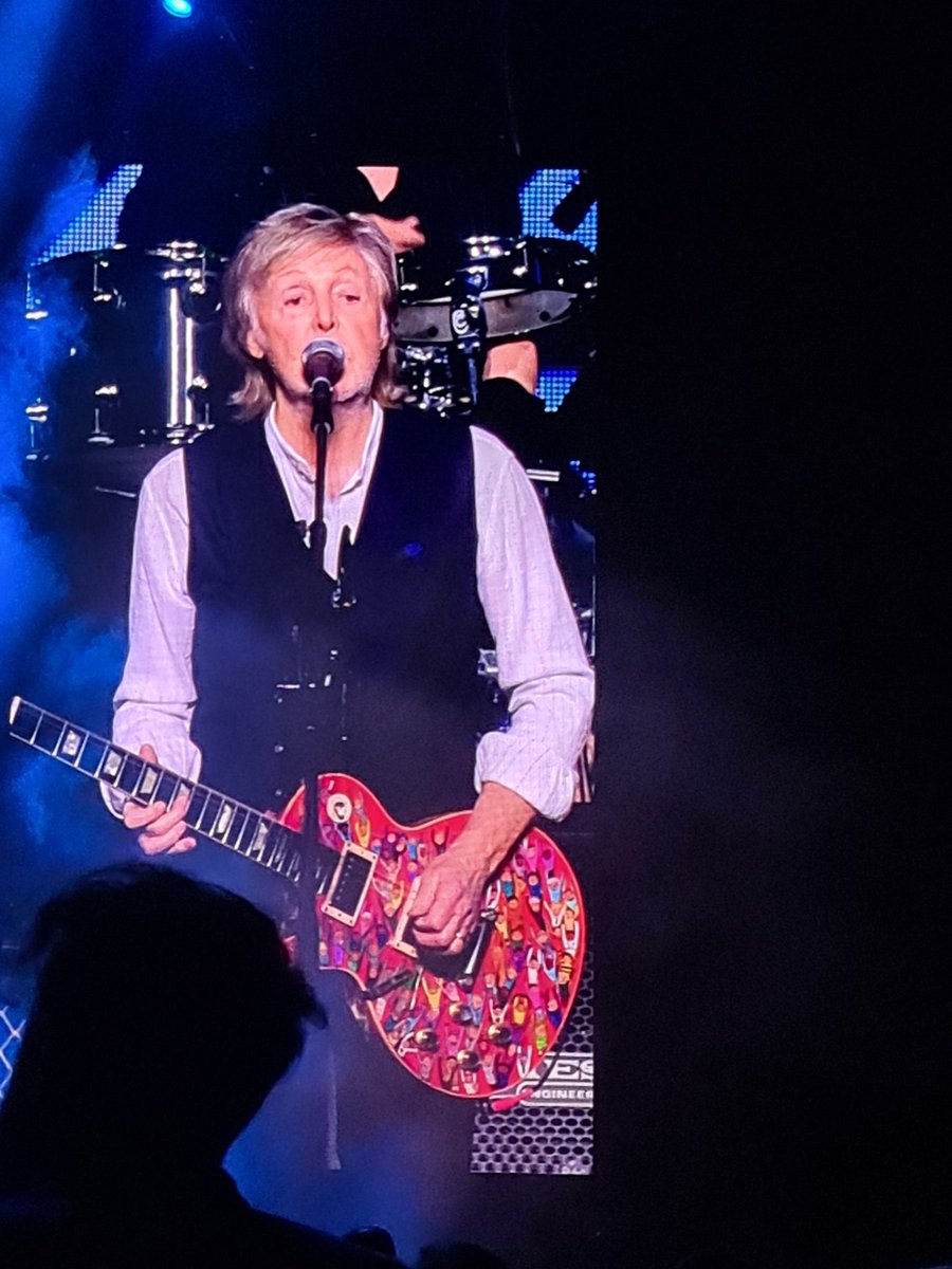 EHC_Babe's tweet photo. @PaulMcCartney Thank you for two very emotional, unforgettable and great nights in Manchester.💕💞💓💗 https://t.co/lv4AeYqrDg