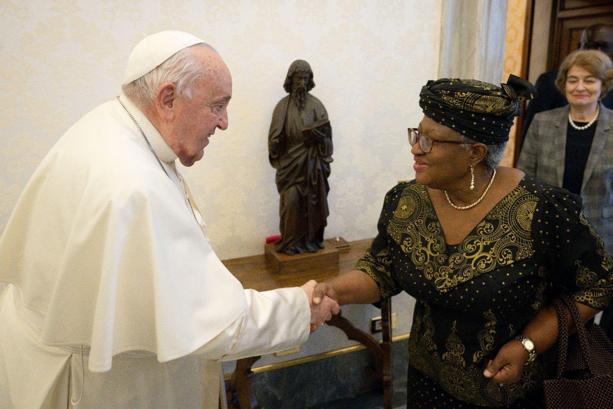 NOIweala's tweet photo. A beautiful meeting at the Vatican of the Zayed Award for Human Fraternity judging panel with His Holiness Pope Francis who with His Eminence Grand Imam of Al Azhar, Ahmed Al Tayeb signed the accord that originated this important Humanitarian Award. Updating the Pope about the work of the Committee. His Holiness was most worried about the state of the world and the hundreds of millions especially children going to bed hungry whilst billions of dollars are spent on wars and conflicts. Yet the Pope wants to signal hope particularly to encourage young people and the award seeks to pull up those who fight for causes and serve others bringing hope in a troubled world. With Committee members H.E. @Macky_Sall, Former President of Senegal, H.E. José Luis Rodríguez Zapatero, Former Prime Minister of Spain, H.Em. @CardinalTurkson, Chancellor of the Pontifical Academy of Sciences and Social Sciences, the Right Honorable @PScotlandCSG, Secretary-General of the Commonwealth, advisers @AdviserAdaDieng  and Irina Bukova and
Secretary-General of the @ZayedAward for Human Fraternity H.E. Judge @m_abdelsallam.