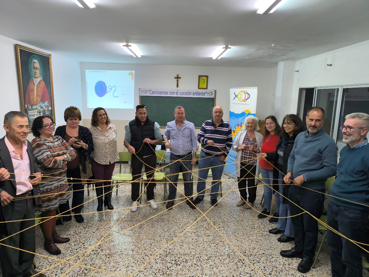 El pasado sábado, día 14 de diciembre,  los Equipos de Nuestra Señora de Canarias celebraron el encuentro de Navidad, junto con su querido consiliario de sector, el p. Andrés García,  en la parroquia de Nuestra Señora del Rosario de Fátima,  en el Batán. 

#ensandoc #ensespana