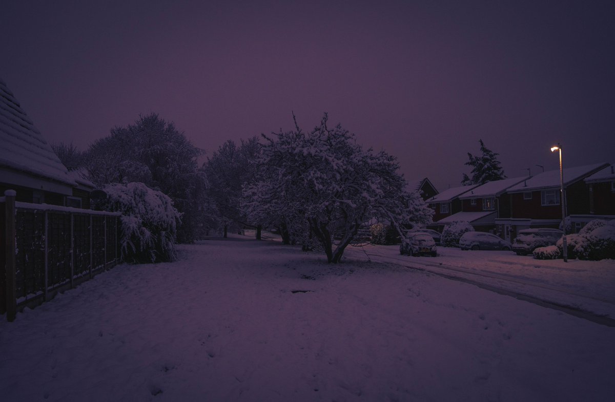 zosphotos's tweet photo. 6am mornings in the snow https://t.co/RnFOUJK5q7