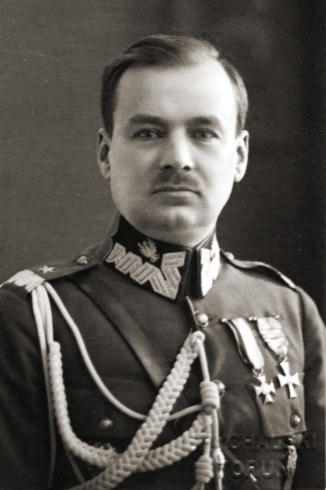 Jeden z najlepszych polskich dowódców września 1939 r. Kierował GO  „Piotrków”, a gdy gen. Juliusz Rómmel porzucił Armię „Łódź”, przejął jego obowiązki. Przebił się na północ od Warszawy, a później dowodził obroną Twierdzy Modlin. 143 lata temu urodził się gen. Wiktor Thommée.