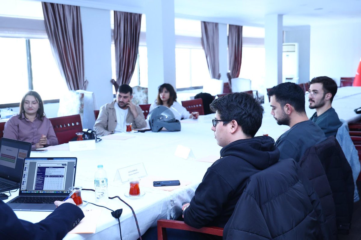 universitemDEU's tweet photo. 👉 2026-2030 Stratejik Planlama çalışmalarımız kapsamında öğrencilerimizle gerçekleştirdiğimiz odak grup görüşmelerini başarıyla tamamladık.

9-13 Aralık tarihleri arasında öğrenci merkezli bakış açımız ve katılımcılık ilkemiz doğrultusunda gerçekleşen 5 ayrı oturumda; önlisans, lisans ve lisansüstü öğrencilerimizle bir araya gelerek verimli fikir alışverişleri yaptık.

#DokuzEylülÜniversitesi #StratejikPlanlama