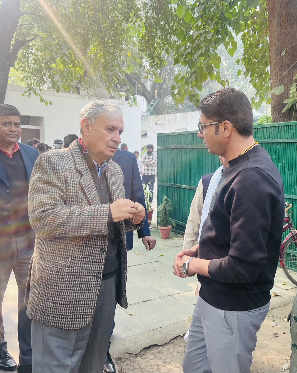 ActivistRavi's tweet photo. केंद्रीय मंत्री आदरणीय राव इंद्रजीत सिंह से मुलाकात, हमेशा समाज के लिये अच्छा काम करने के लिए प्रेरित करती है।

@Rao_InderjitS 
@ArtiSinghRao 
@ArtiSinghRao2 
@RaoAbhijeet07 https://t.co/bQgQCwiKwm