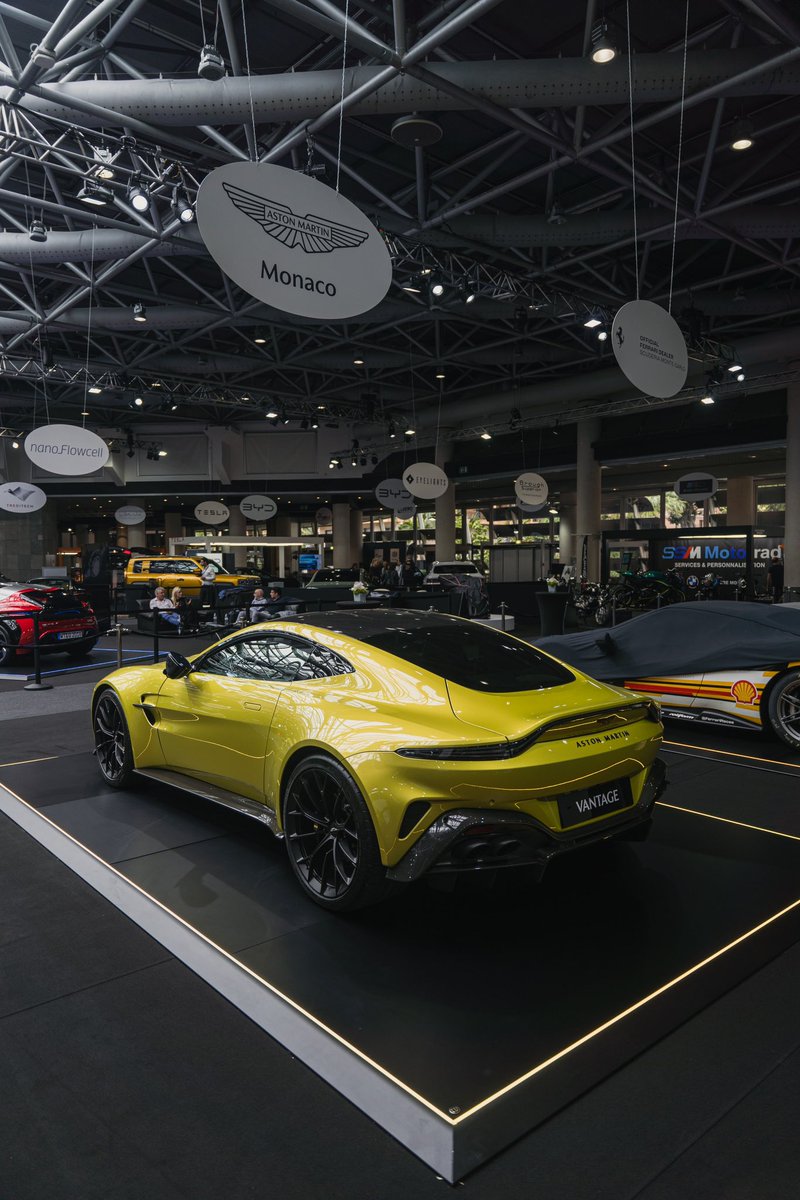 Mclaren Artura Spider vs Aston Martin Vantage