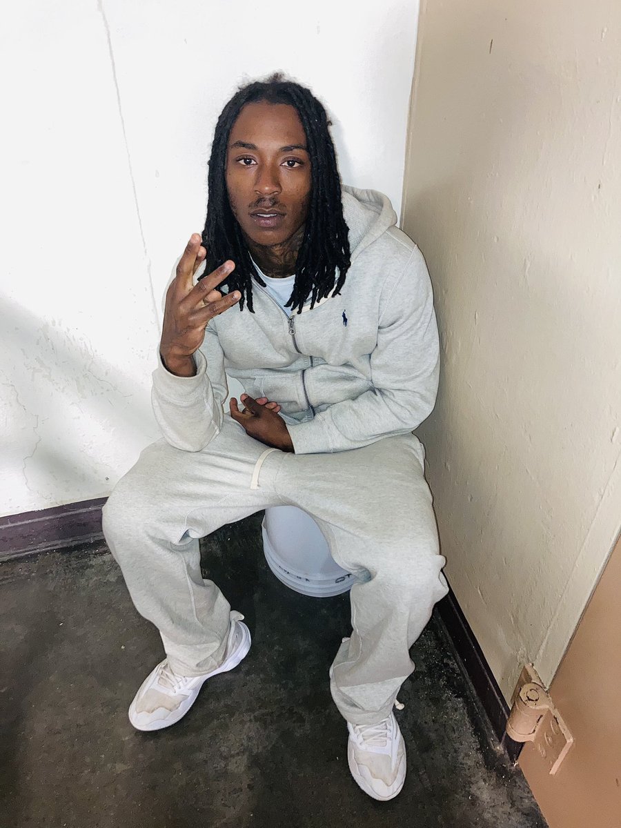 Lilmfdave's tweet photo. Pop out Flee my shooters wit me &amp; they be on tip💥🅱️👣 https://t.co/Icqisq89bS