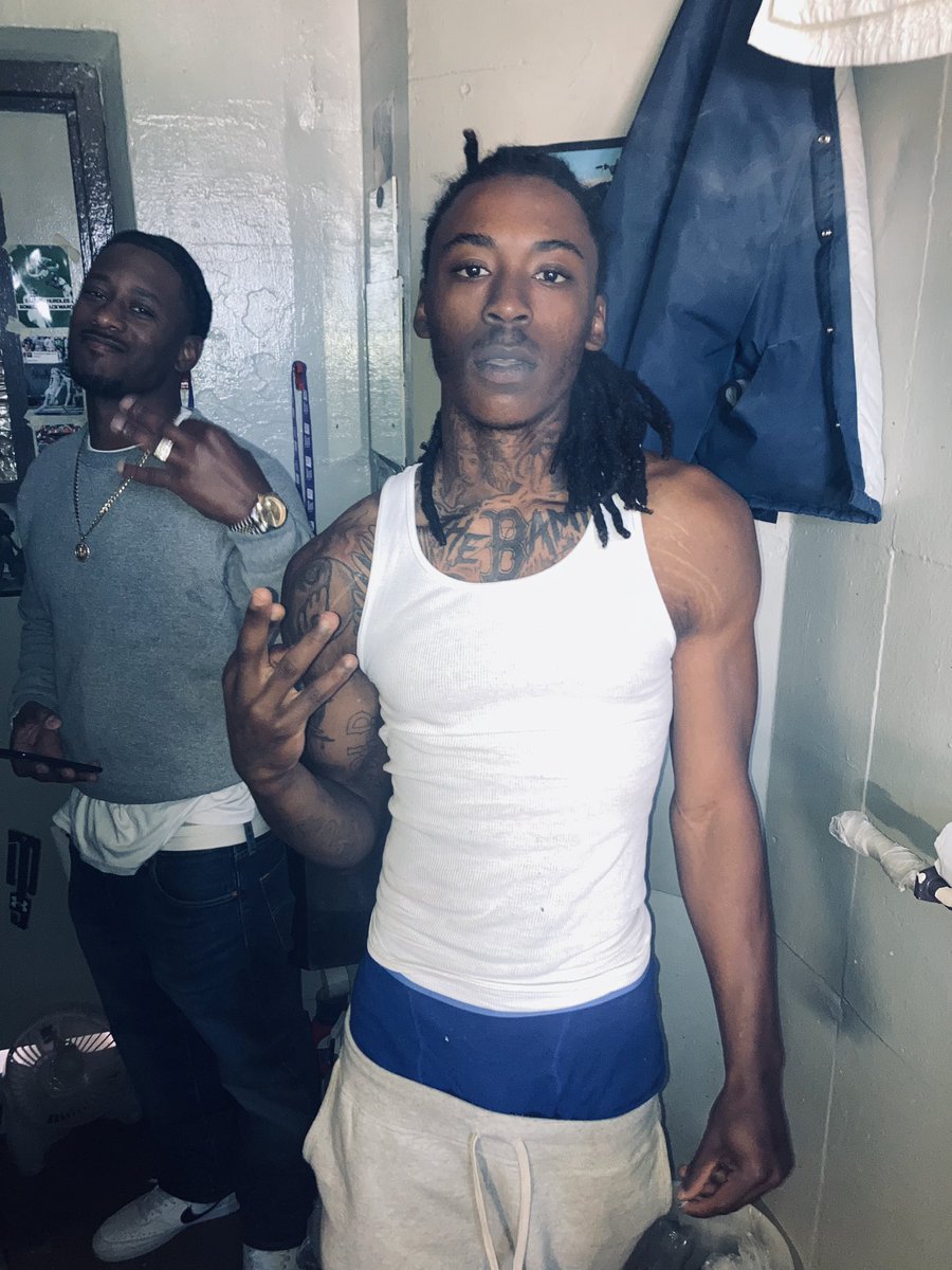Lilmfdave's tweet photo. Pop out Flee my shooters wit me &amp; they be on tip💥🅱️👣 https://t.co/Icqisq89bS