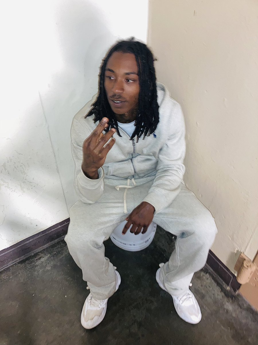 Lilmfdave's tweet photo. Pop out Flee my shooters wit me &amp; they be on tip💥🅱️👣 https://t.co/Icqisq89bS