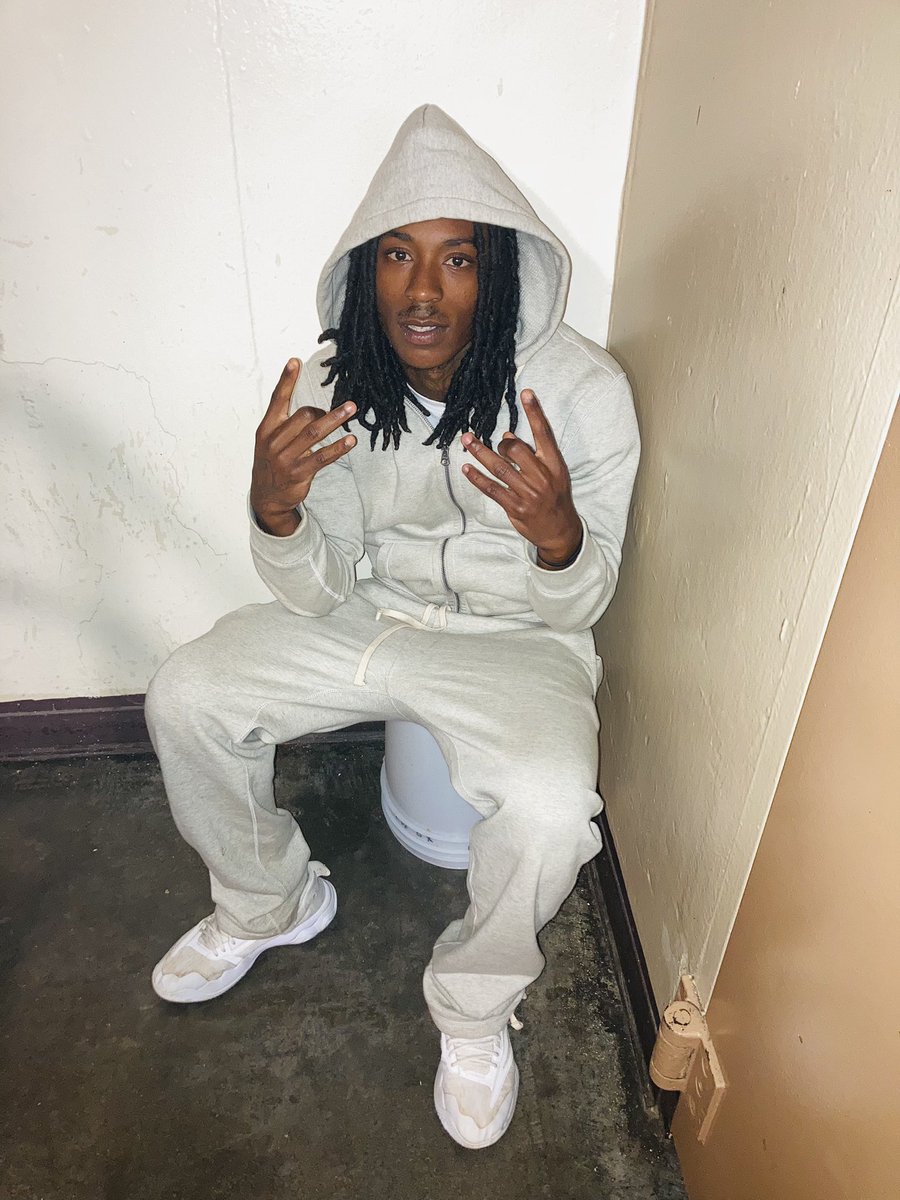 Lilmfdave's tweet photo. Pop out Flee my shooters wit me &amp; they be on tip💥🅱️👣 https://t.co/Icqisq89bS