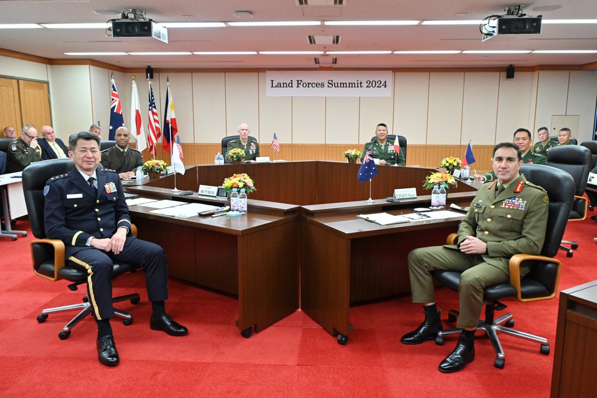 JGSDF_pr's tweet photo. 🇯🇵🇺🇸🇦🇺🇵🇭GEN Morishita, CS, #JGSDF hosted the quadrilateral session on 15 Dec as second day of LFS(Land Forces Summit) with land forces’ top leaders from USARPAC / MARFORPAC, Australia and the Philippines.
@USARPAC @PacificMarines @AustralianArmy @yourphilarmy  @TeamAFP https://t.co/AReH3mcFyY