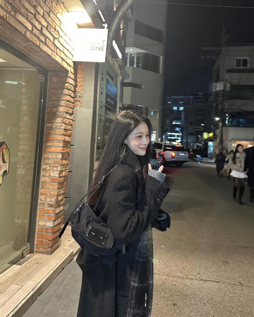 fromis9_item's tweet photo. 241216 인스타 가방 #서연

Matin Kim 마뗑킴
MADELEINE ROUND BAG IN BLACK
₩ 158,000

https://t.co/fq6egpVRFp

#프로미스나인 #fromis_9 #이서연 #seoyeon https://t.co/fNLfQ4ySF5
