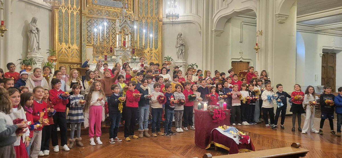 CSC_Granada's tweet photo. Los niños y las niñas de catequesis de 1ª Comunión recibieron la Luz de Belén 🕯️de manos de sus catequistas y representaron un villancico 🥁🎷🎄 delante de sus familias. Una tarde preciosa para celebrar todos juntos la Navidad.
#catequesis #FESB https://t.co/sYXbc52qTI