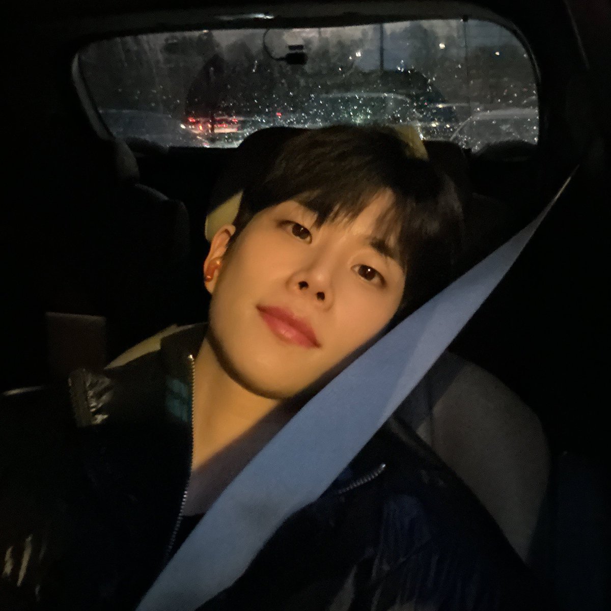 offclASTRO's tweet photo. 저녁 맛난거 챙겨 먹기🍔🍕🍖🍗
글쓴이 엠밥
#배고프다 #^^ https://t.co/A4Imovzscl