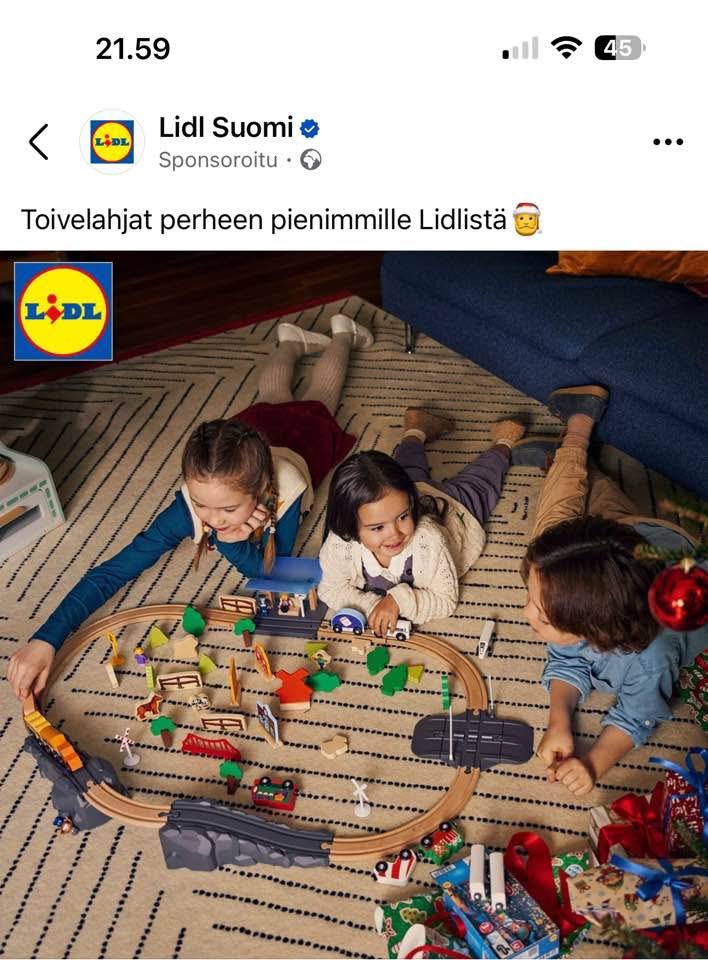”Tää on muuten kiva kuva, mutta tyttö ei ylety junaan” Ad: ”Hold my beer”
<a href="/LidlSuomi/">Lidl Suomi</a>
