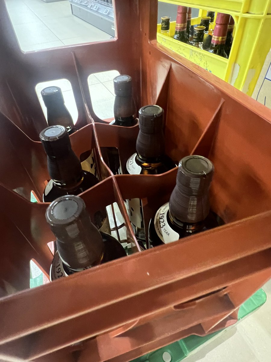 小出しの店舗。。
バイト君間違えて全部持ってきちゃった感じねww