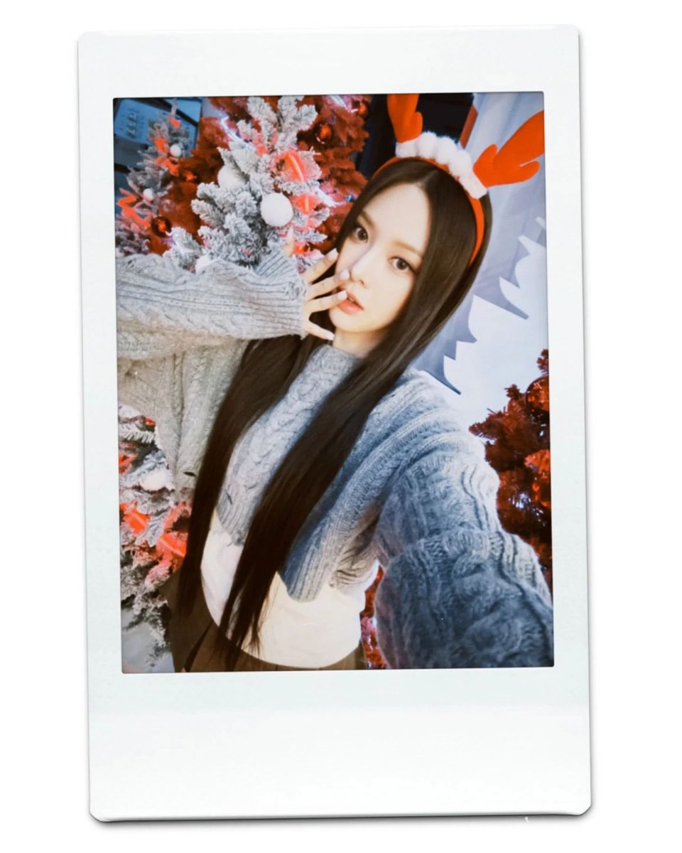 haojihyo's tweet photo. 🎄✨ Holiday season it’s the perfect time for some festive magic! 🌟 Capturing the cozy vibes —think twinkling fairy lights and warm cocoa. ❄️ From sparkly ornaments to soft velvet bows, every detail is here to celebrate the most wonderful time of the year! https://t.co/nMeyDOskiv