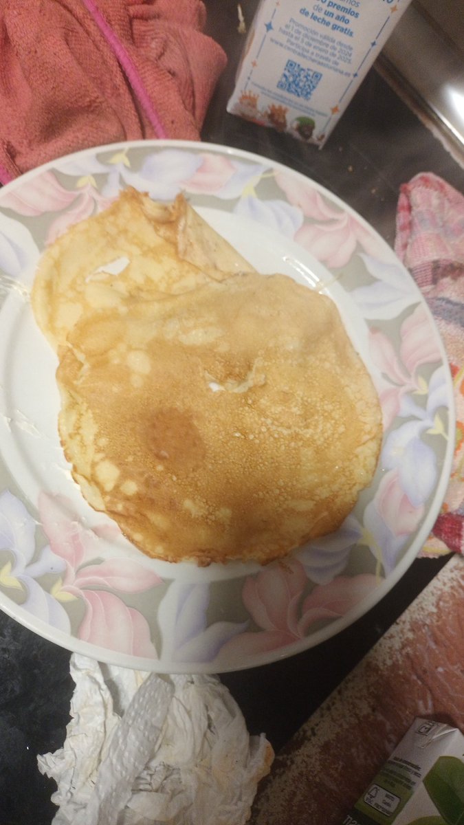 menchulobo's tweet photo. Mi segunda vez haciendo ttortitas tambien saque una foto al desastre que monte ayer ayer era rebuelto de totitas jaja https://t.co/FFmNpre2CO