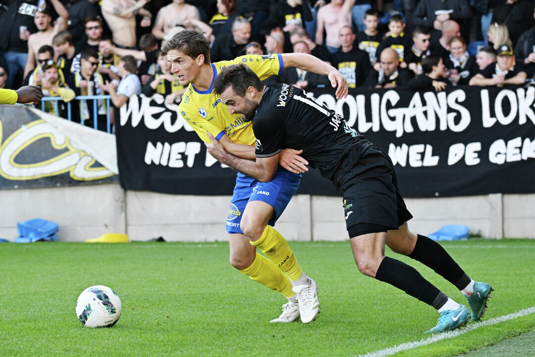 Zondag.
13.30 uur.
Daknam.
Derby.