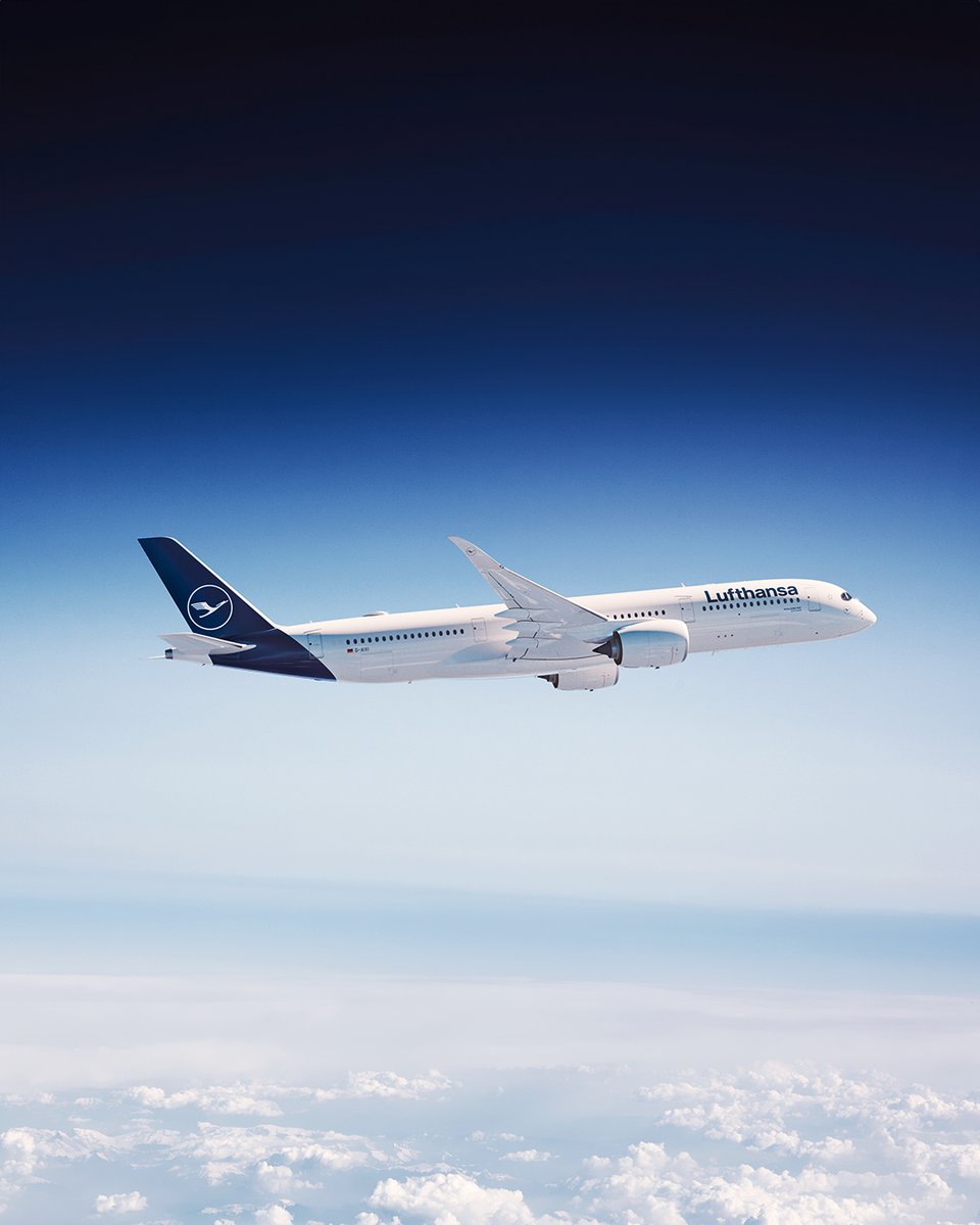 Heading into the new week - just one more to go before the holiday season begins! 🎄✨

#Lufthansa