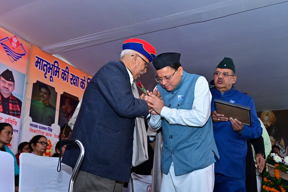 pushkardhami's tweet photo. देहरादून में आयोजित 'विजय दिवस श्रद्धांजलि समारोह' में पहुँचकर राष्ट्र की रक्षा करते हुए अपना सर्वोच्च बलिदान देने वाले वीर शहीदों को नमन किया। वर्ष 1971 में आज के ही दिन हमारे सैनिकों के अदम्य साहस, शौर्य एवं पराक्रम के कारण ही हमने पाकिस्तान को हराया था और पाकिस्तानी सेना के 93,000 सैनिकों ने आत्मसमर्पण किया था।