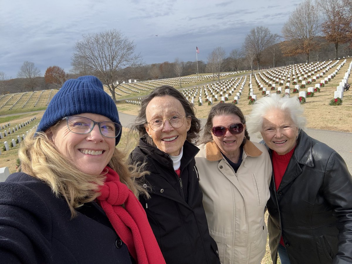 oldglorydar's tweet photo. It was an honor remembering those who served our great nation at Middle Tennessee Veterans Cemetery, through #WreathsAcross America. All interned there (almost 14,000!) were honored. May they never be forgotten for answering the call to serve and protect. 

#nsdar #tnsocietydar https://t.co/dz0n3CoQ6a
