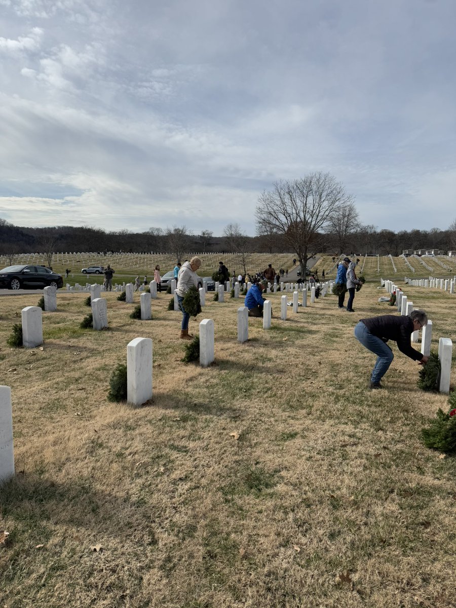 oldglorydar's tweet photo. It was an honor remembering those who served our great nation at Middle Tennessee Veterans Cemetery, through #WreathsAcross America. All interned there (almost 14,000!) were honored. May they never be forgotten for answering the call to serve and protect. 

#nsdar #tnsocietydar https://t.co/dz0n3CoQ6a