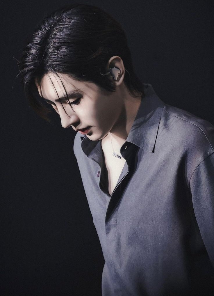 never moving on from this look of sunghoon 😮‍💨