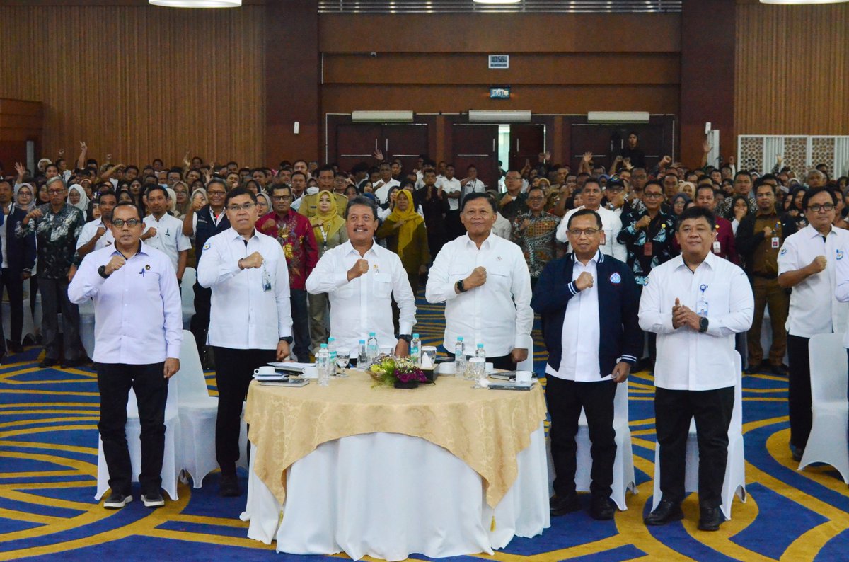 bppsdm_kp's tweet photo. #SobatBahari #BPPSDMKP selenggarakan #Rakornasluhkp 2024, yg dibuka oleh Menteri KP @saktitrenggono Senin (16/12), di Ballroom KKP, Jakarta Pusat. Ia meminta para penyuluh KP untuk terus mengembangkan inovasinya dlm meningkatkan kesejahteraan masyarakat dan produksi di sektor KP. https://t.co/M8YO2pQ6fP