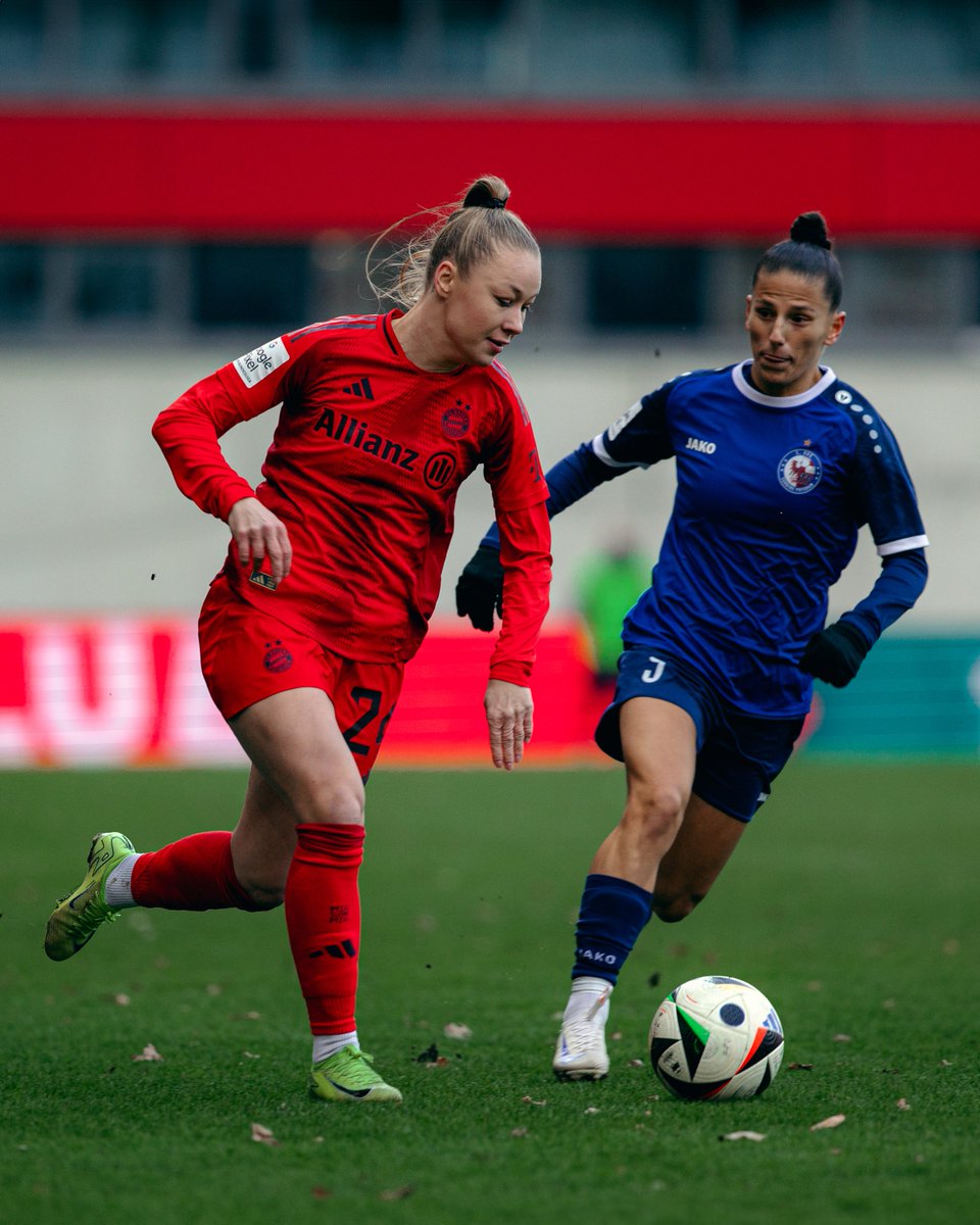 FCBfrauen's tweet photo. Das sind die besten Bilder von unserem letzten Heimspiel in diesem Jahr. 📸

#FCBayern #FCBPDM #MiaSanMia https://t.co/qRqv91xmpX