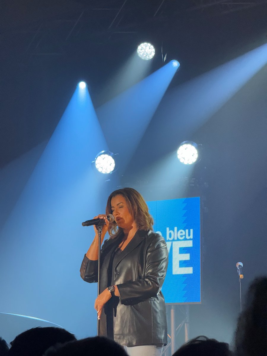🔙 Retour sur les France Bleu Live 2024
Pour cette 4è édition aux Angles, nous avons eu le plaisir d'accueillir 2 artistes incontournables de la scène musicale française : <a href="/AlexandreR51670/">patrickfiori</a> qui a enflammé la scène, suivi de <a href="/chimeneofficiel/">Chimène Badi</a>  qui a envouté le public 🤩🎤🎶